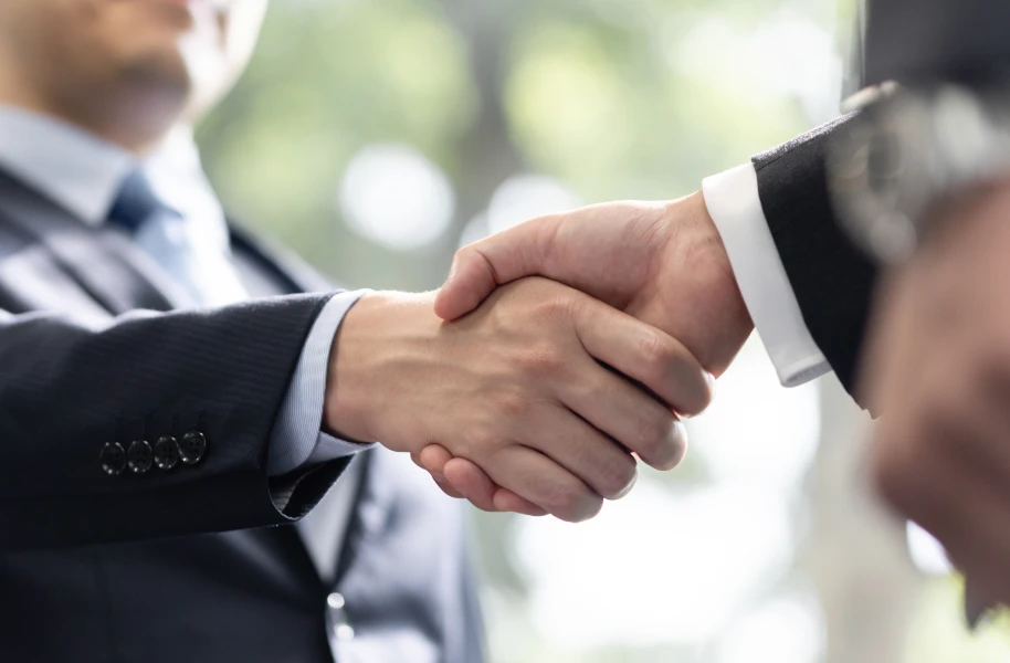 信頼できる提携葬儀会社のスタッフ